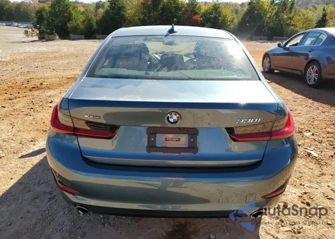 2021 BMW 330Xi z USA, uszkodzony, nr VIN 3MW5R7J03M8C14072
